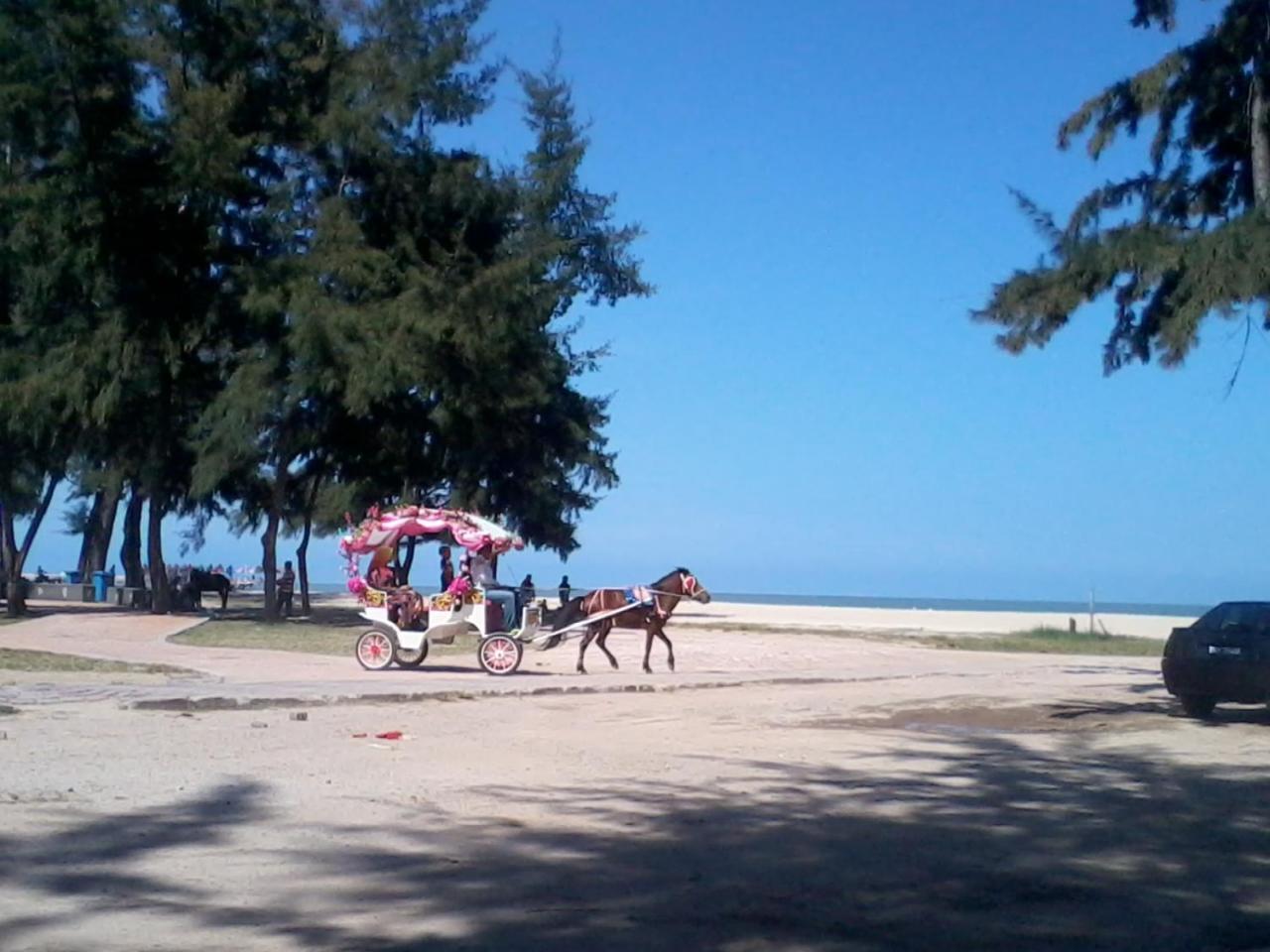 Casa Inderaloka Pantai Batu Buruk Lejlighed Kuala Terengganu Eksteriør billede
